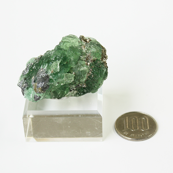 EMIRU】天然石パイライト共生フローライトのスフィアNO.010701 EMIRU様