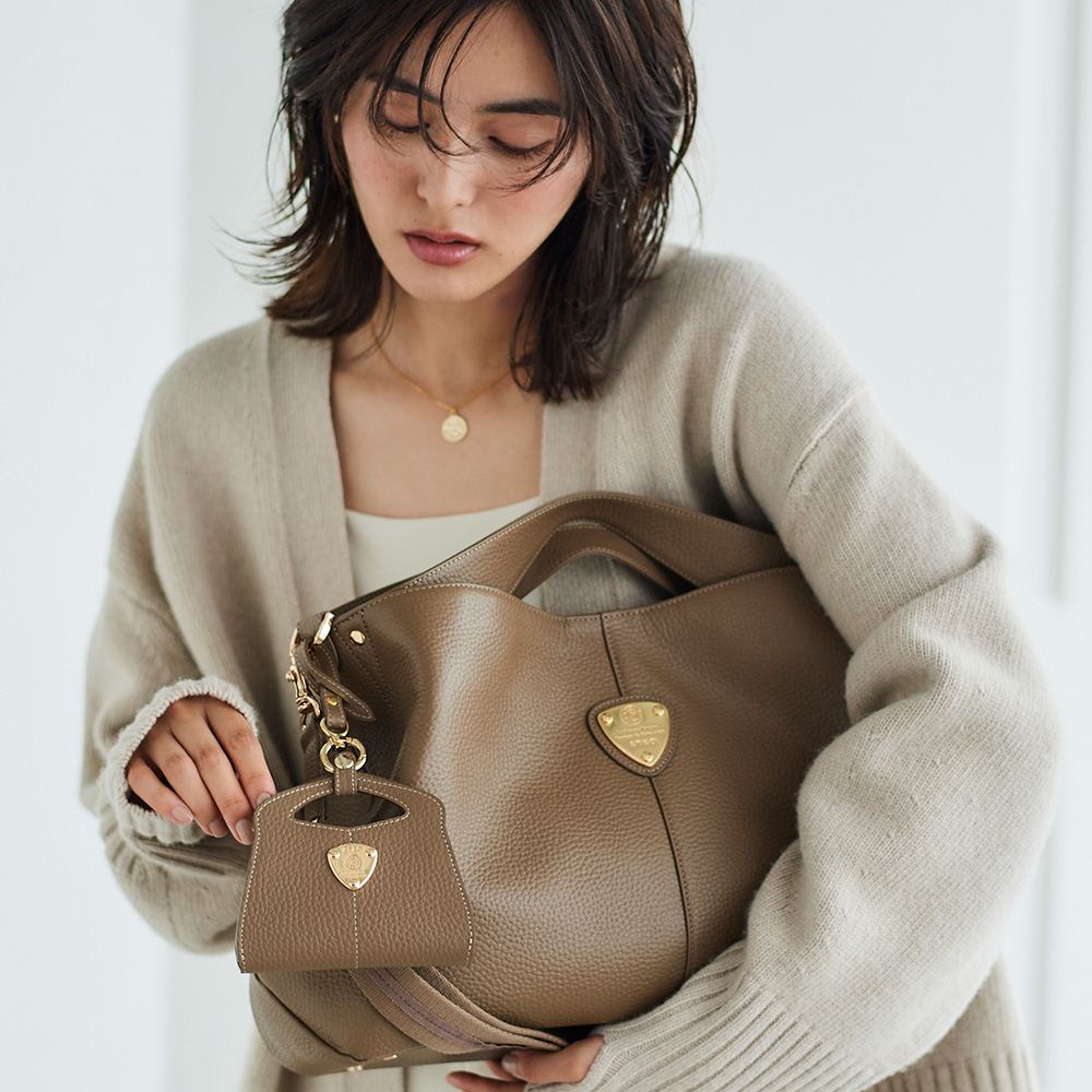 s*a様 ほぼ未使用！ATAO elvyチャーム カード入れチャーム トープ ア