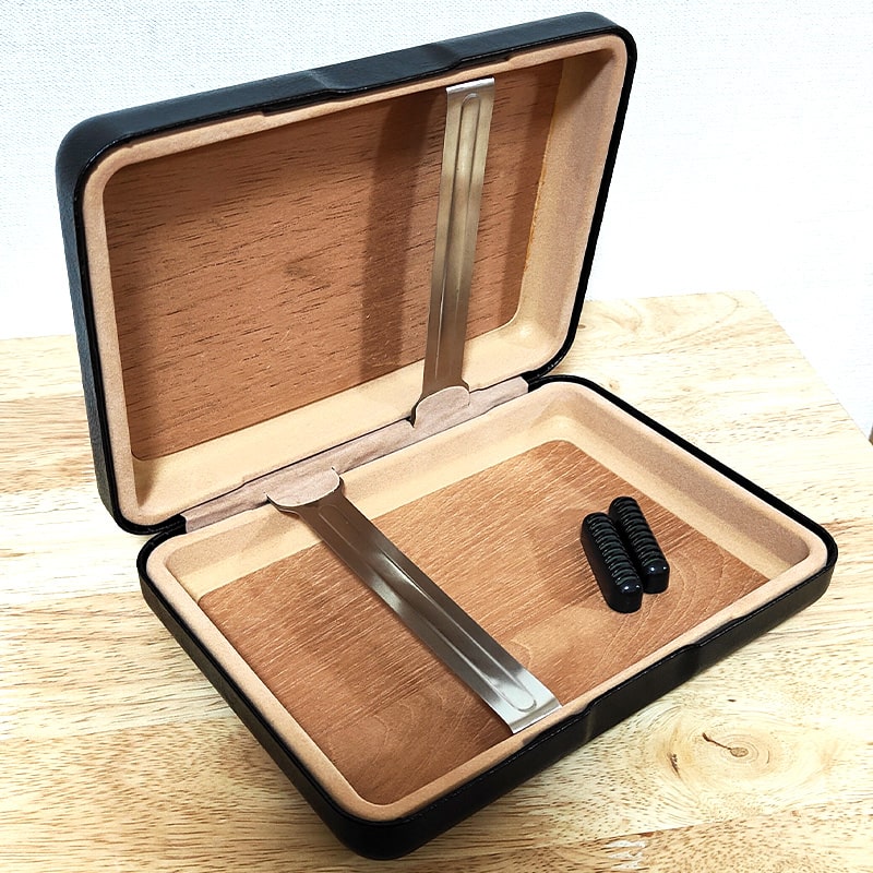 シガーボックス トラベルヒュミドール 本革製 加湿器 セット 葉巻