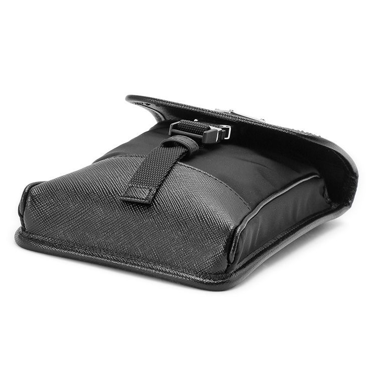 PRADA（プラダ） Re-Nylon x サフィアーノレザー スマートフォンケース