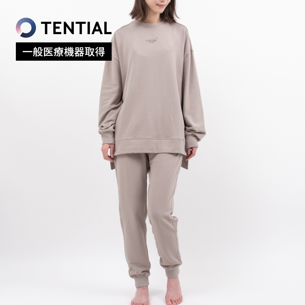 TENTAIL BAKUNEブラウン スウェットシャツとホワイトパンツ セット