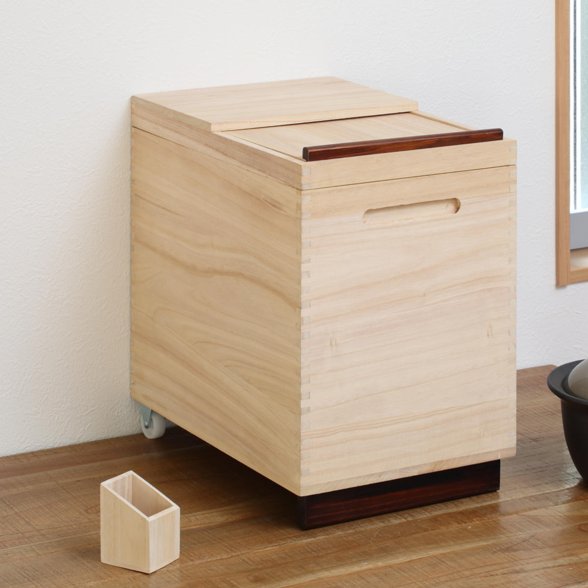 OSMAC 米びつ 桐製 Rice Box 30kg 計量マス付き （ キャスター付き 桐