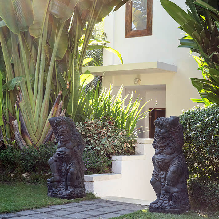 アジアン雑貨 バリ島 雑貨 ラクササ 石像 置物 庭石 ストーンオブジェ