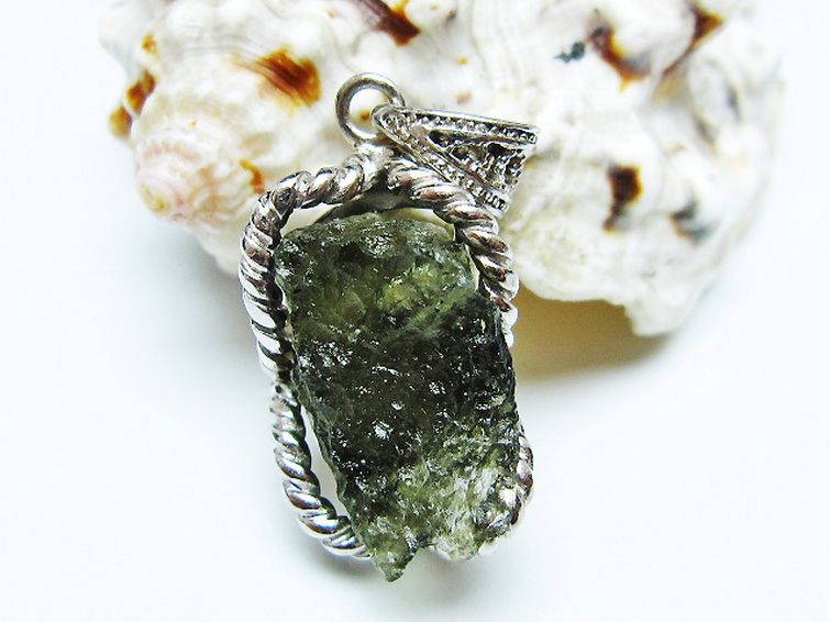 モルダバイト ペンダント [t525-2246]