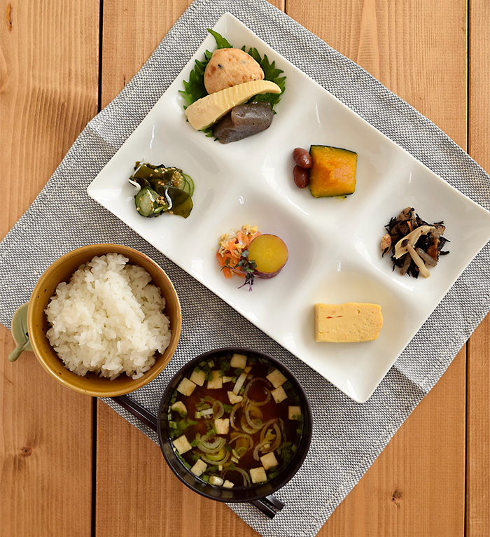 爆買ビュッフェプレート 6品皿 ホワイトグッドデザイン賞 大皿 角皿