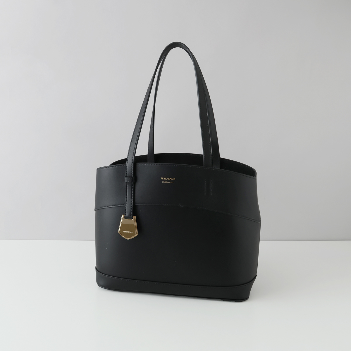 FERRAGAMO（フェラガモ） 並行輸入 トートバッグ バッグ ハンドバッグ