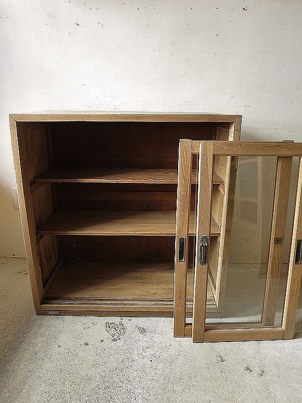 古い木枠のガラス戸棚 木製引き出し8杯 古い木枠のガラス戸棚 木製