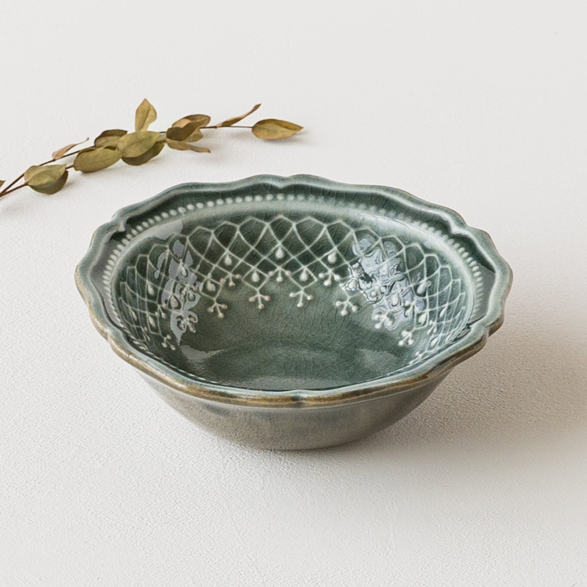 わかさま陶芸 フレンチレース フリル鉢 S グレー｜作家、窯元のうつわ