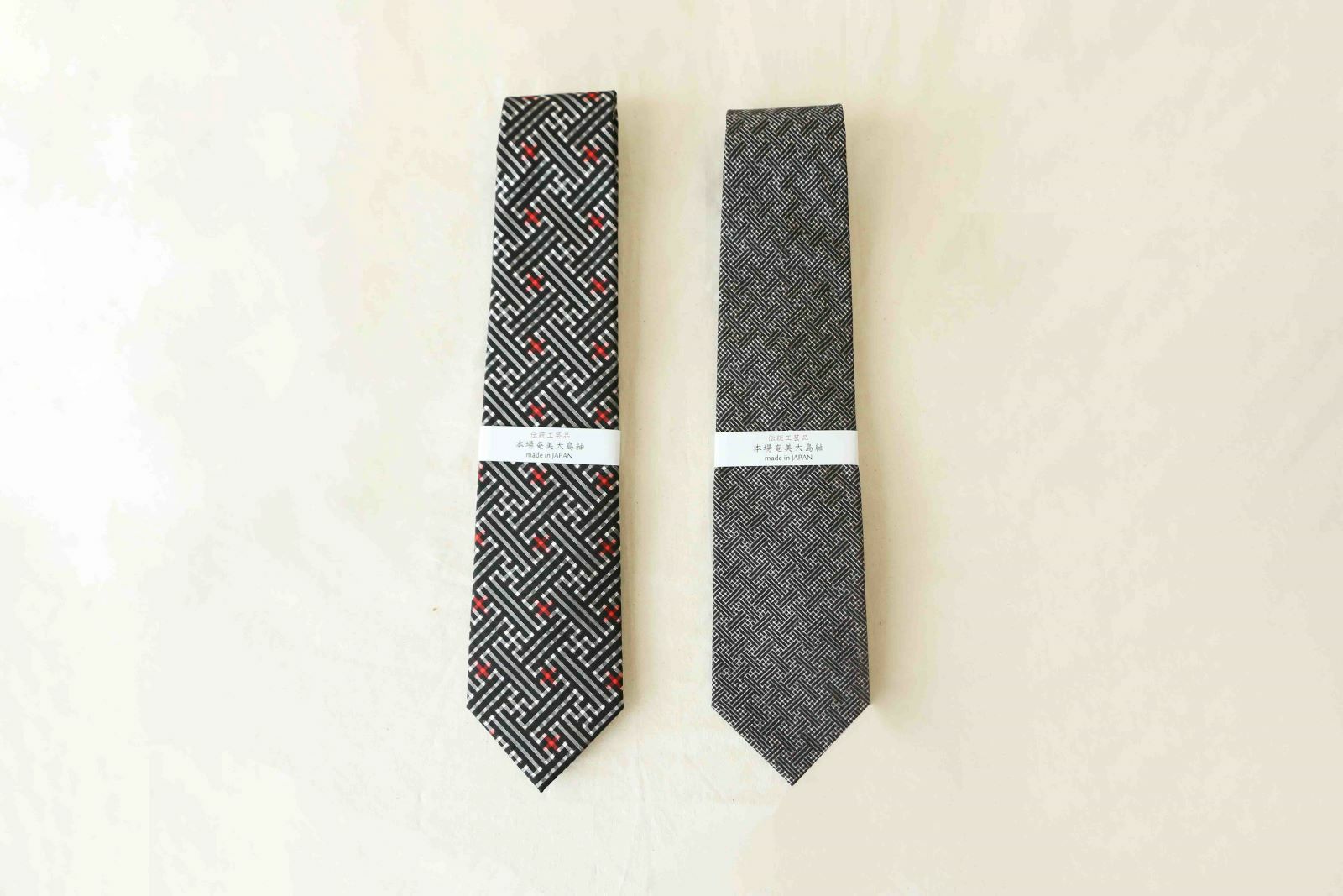 送料無料】興紬 大島紬ネクタイ 伝統柄（秋名バラ） | 奄美産直いっちば