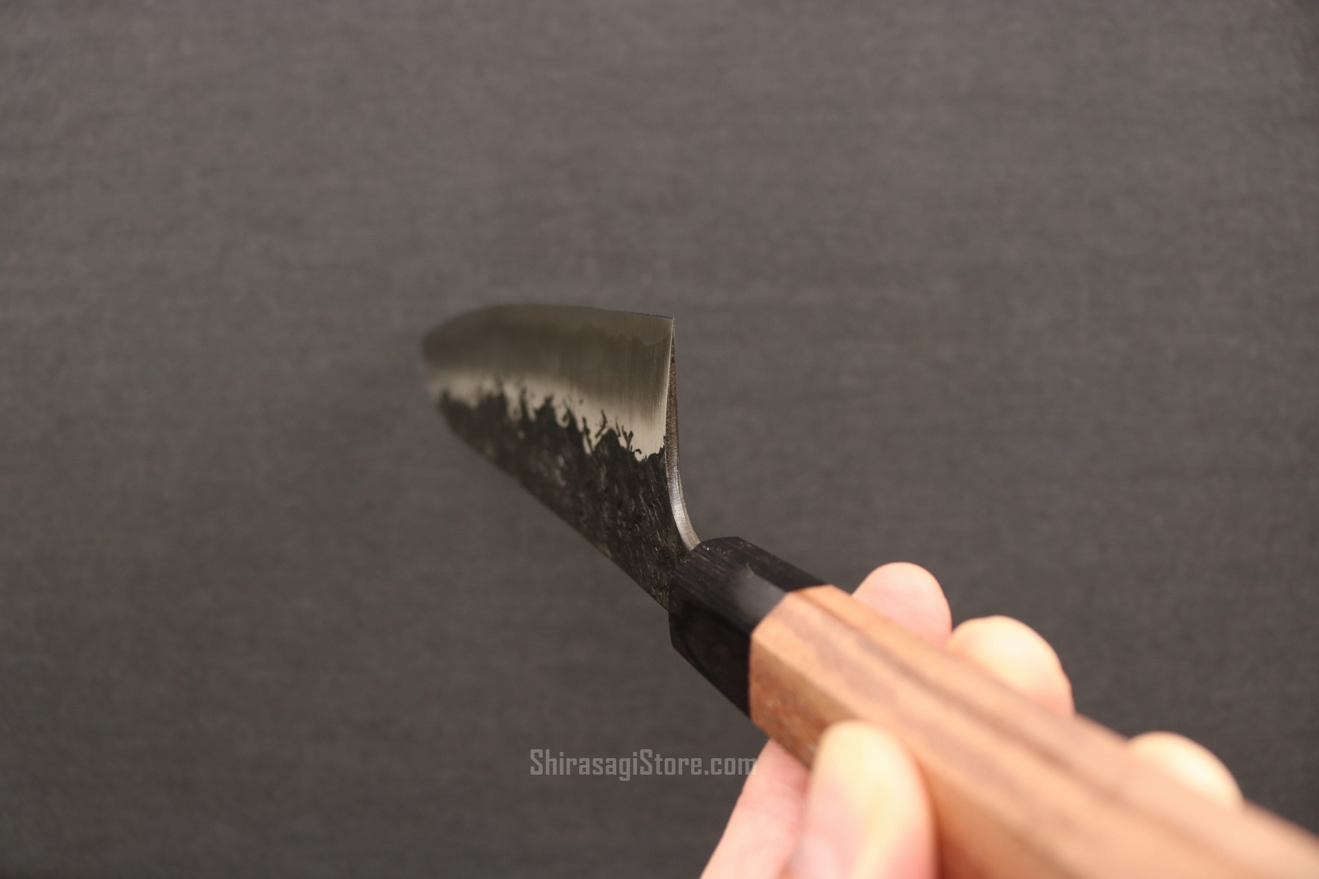 間中刃物 貴輔 牛刀 包丁 青紙二号 ステンレス 割込 黒打 槌目 240