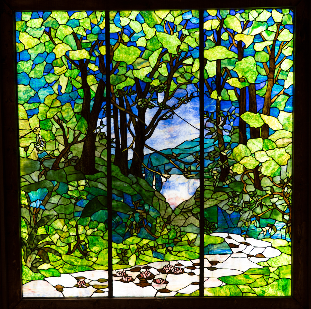 ルイス・C・ティファニーのステンドグラスから: 春秋堂日録