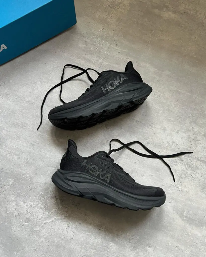 HOKA】CLIFTON 10のサイズ感や履き心地は？口コミも合わせて販売員が