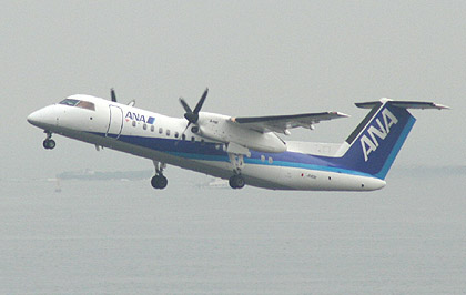 RAC】 ボンバルディアDHC-8-Q300 1:100 JA8936 RAC】 ボンバルディア