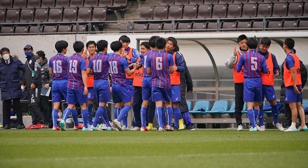 sfida」が第100回全国高校サッカー選手権のオフィシャルウェア