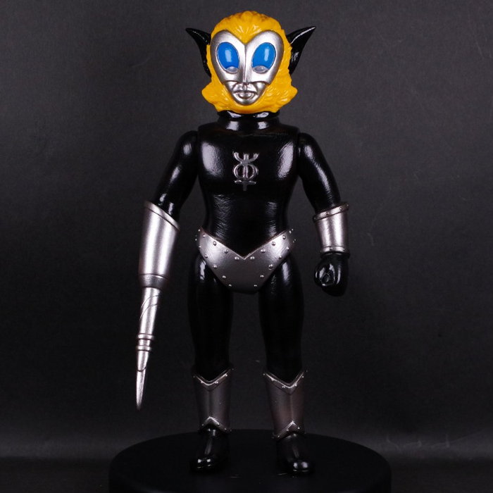 ブラックギラス ＆ レッドギラス」を率いたブルマァク製「マグマ星人