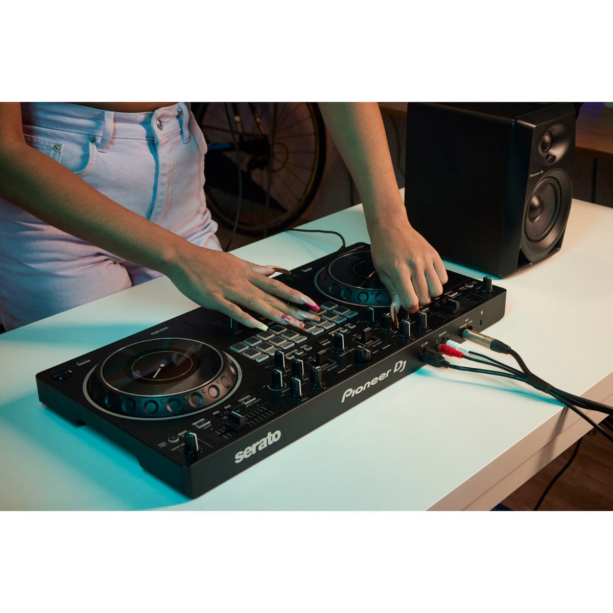Pioneer DDJ-REV1 (Black) | DJ Controllers | Soundium