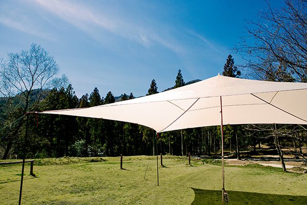 テンマクデザインのAOZORA TARP（青空タープ）があなたの心を解き放つ