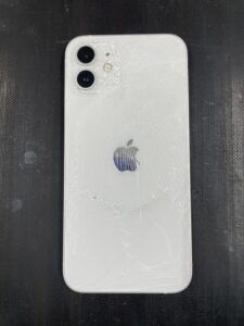 iPhone12の背面ガラスが割れた!札幌駅周辺で修理はスマップル!札幌市北