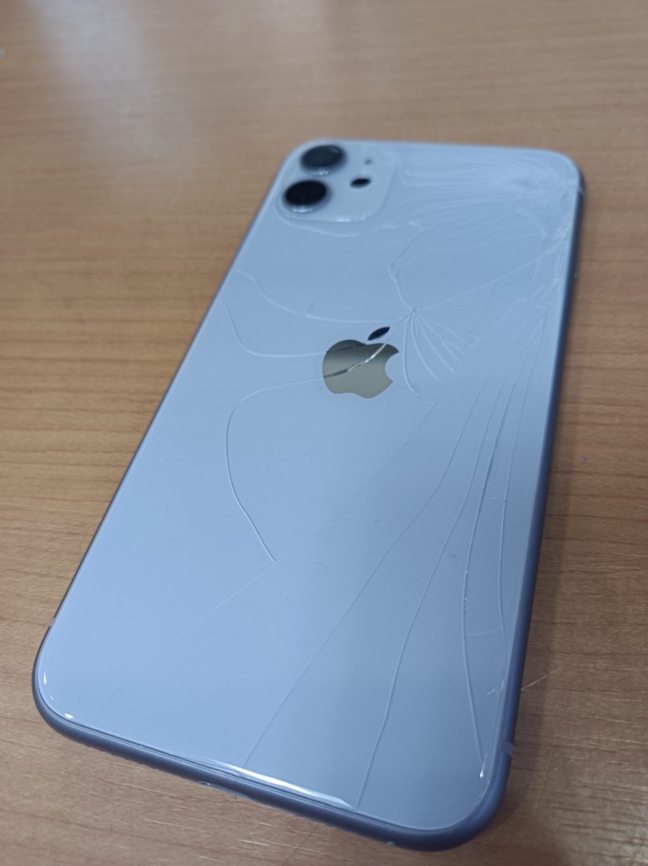iPhone11】背面ガラス割れ修理（本厚木） - Android・タブレット