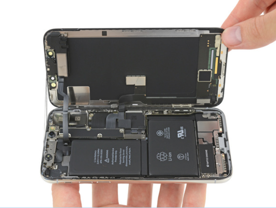 iPhone X分解。デュアルバッテリーの搭載を確認、8 Plusより大容量