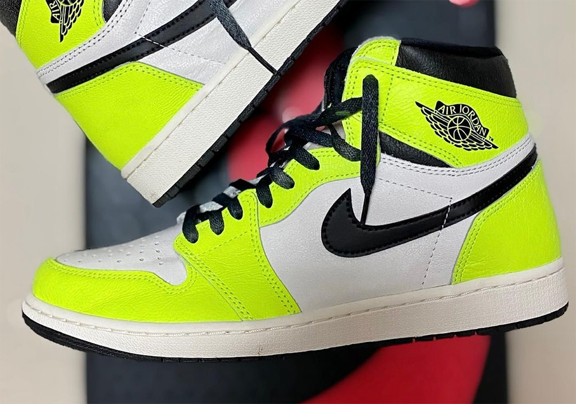 Air Jordan 1 Retro High OG Visionaire Volt 555088-702 Release Date
