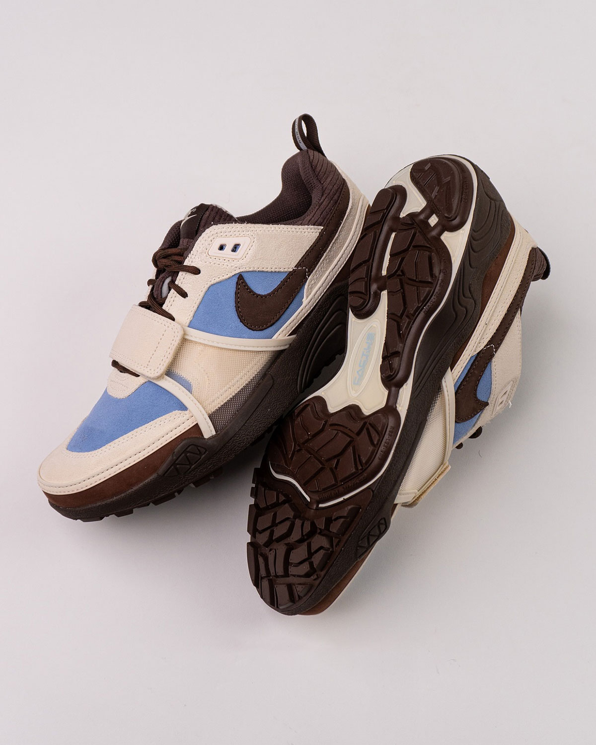 Travis Scott Field Jaxx Leche Blue HQ3072-400 | SneakerNews.com