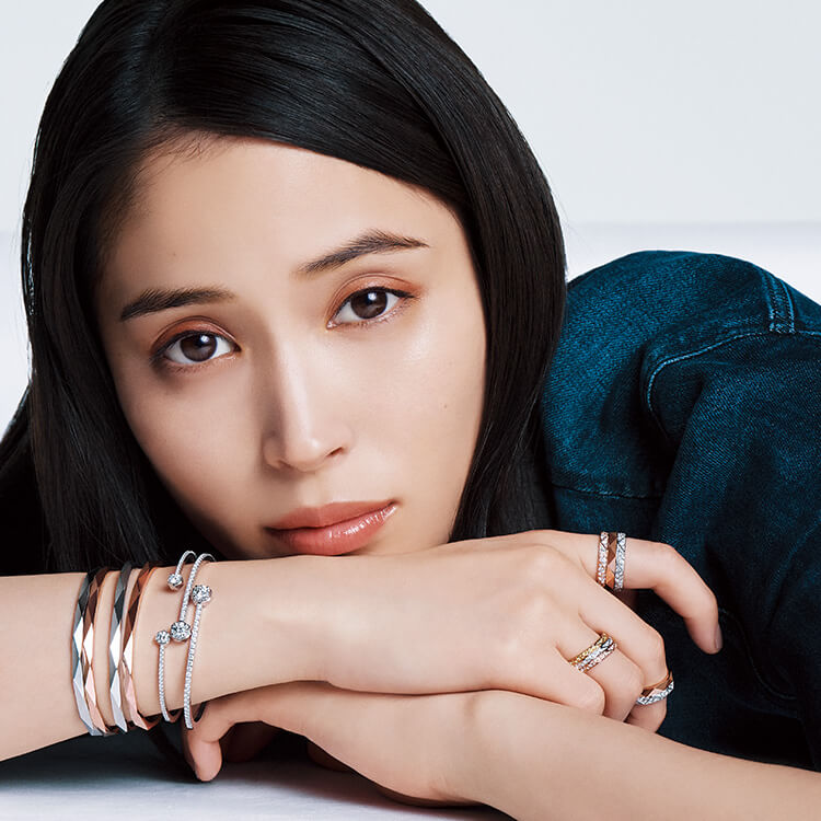 女優 広瀬アリス MEETS グラフ 私だけのレイヤード・ジュエリー
