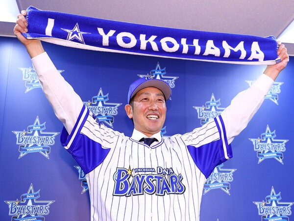 僕のなかでベイスターズが最後の球団」。10年ぶり復帰・藤田一也の古巣