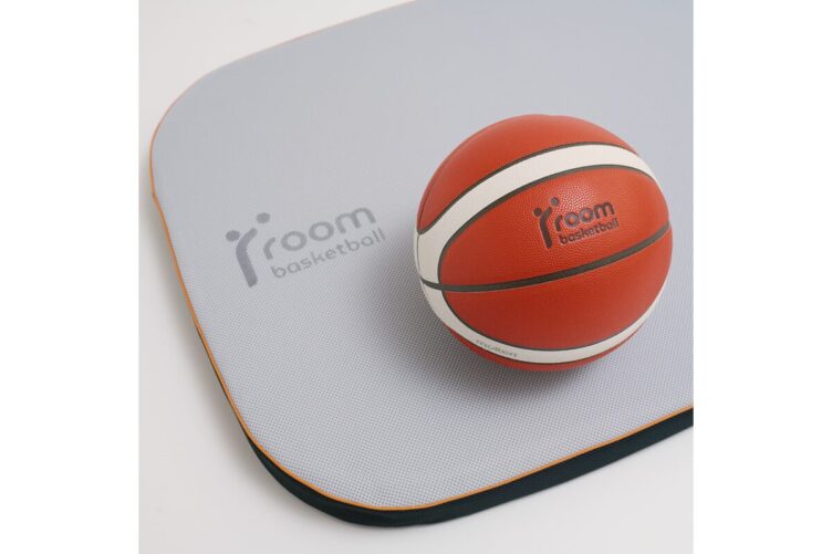 モルテンから室内でバスケのドリブル練習ができる『roombasketball