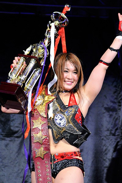 スターダム】紫雷イオが巨体選手投げ成功でV2 宝城は里村とのタッグ
