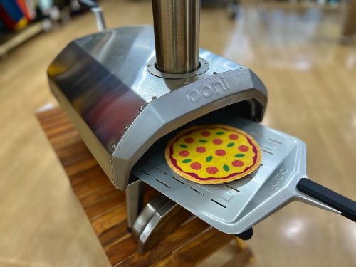キャンプで本格ピザは贅沢すぎる！ポータブルピザ窯「ウニカル12
