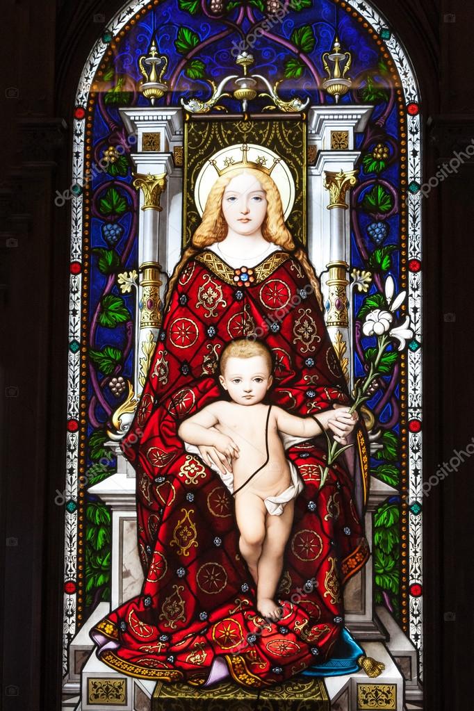 聖母マリア、バチカン博物館、ローマのステンド グラス — ストック編集
