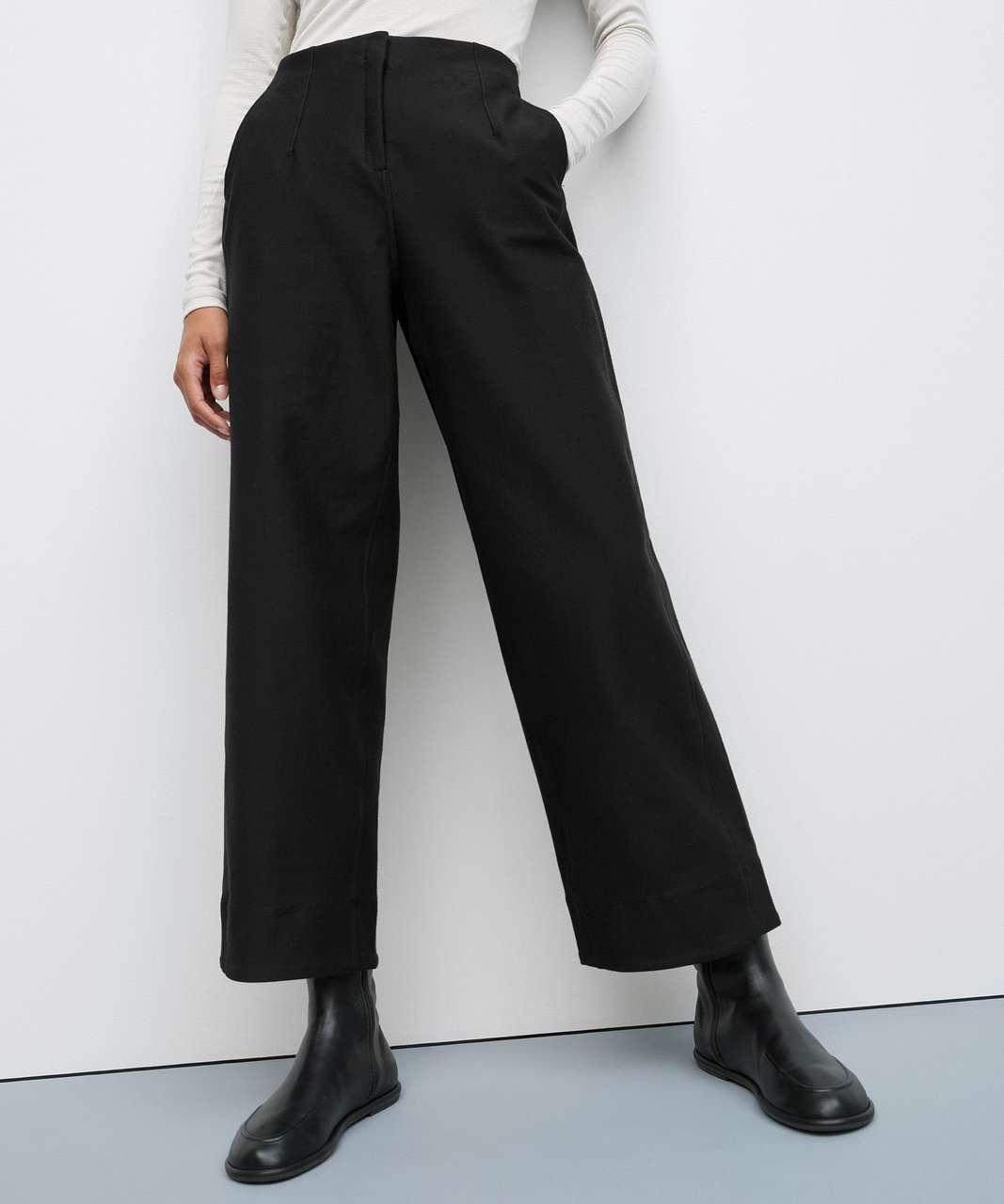 Lululemon Utilitech Relaxed Mid-Rise Trouser 7/8 Length - Black