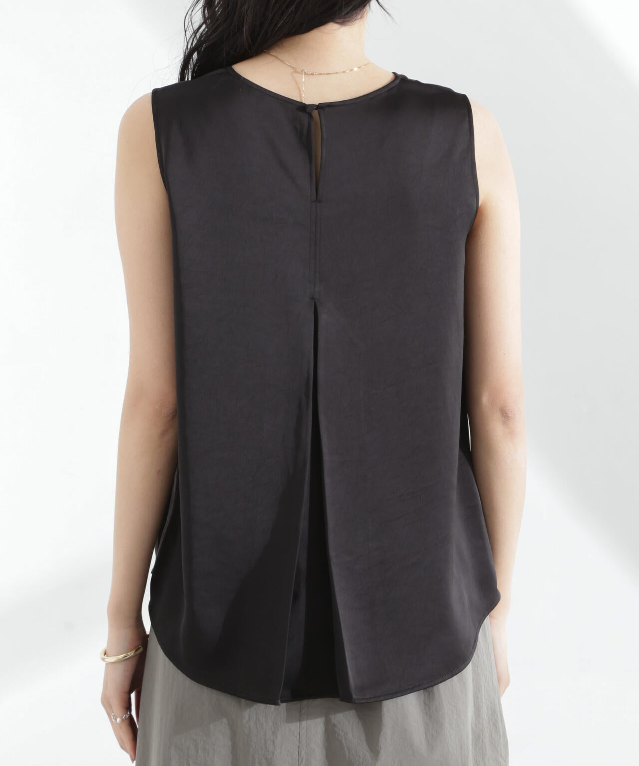 ダブルサテンノースリーブ トップス