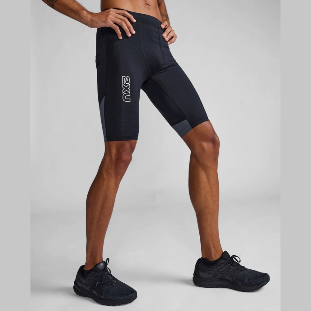 2XU | MCS メンズ ライトスピード リアクト コンプレッションショート