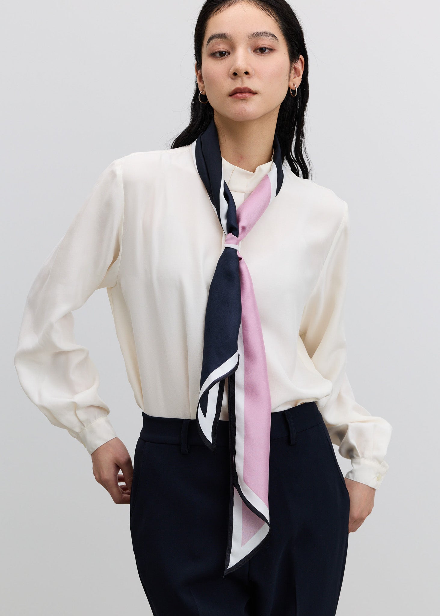 シルク剣先スカーフ- SOÉJU online store｜上質な大人の女性のための