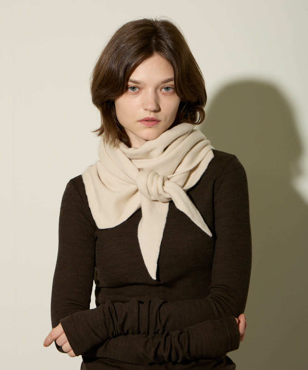 ASAUCE MELER | シームレス トライアングル ニットストール - アマン