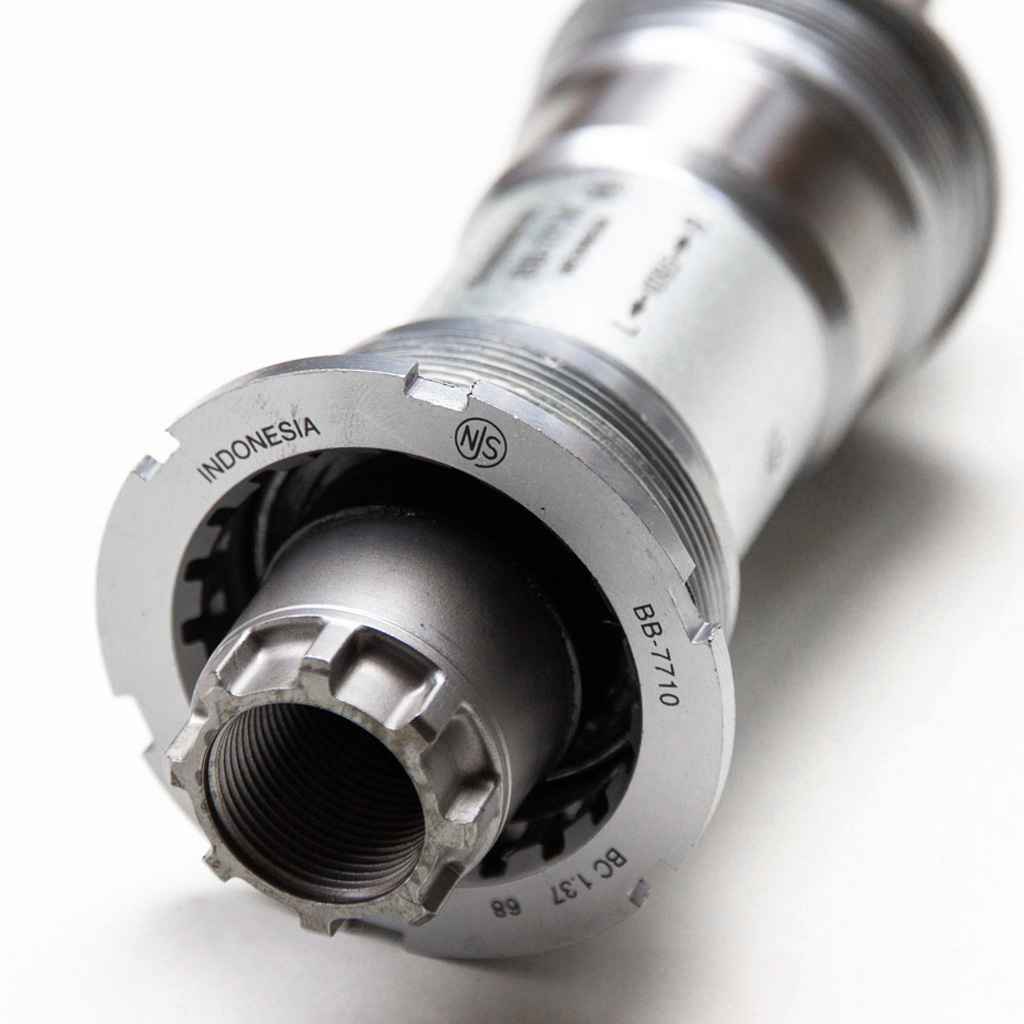 SHIMANO DURA-ACE BB-7710ボトムブラケット NJS新品 Shimano Dura Ace