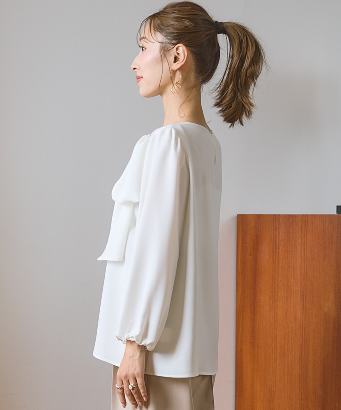 M Maglie le cassetto×吉田理紗》華やかドレープブラウス｜M Maglie le