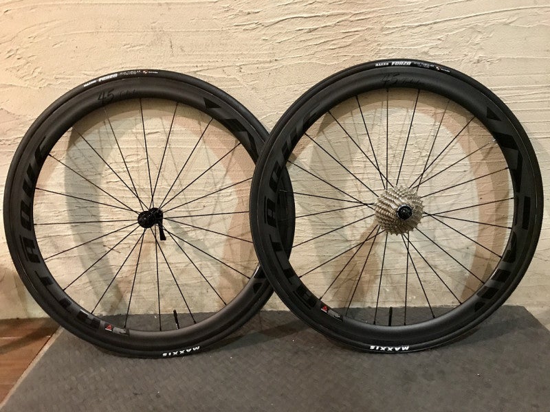 大特価】Attaqueカーボンチューブラーホイール(45mm)タイヤ付1セット