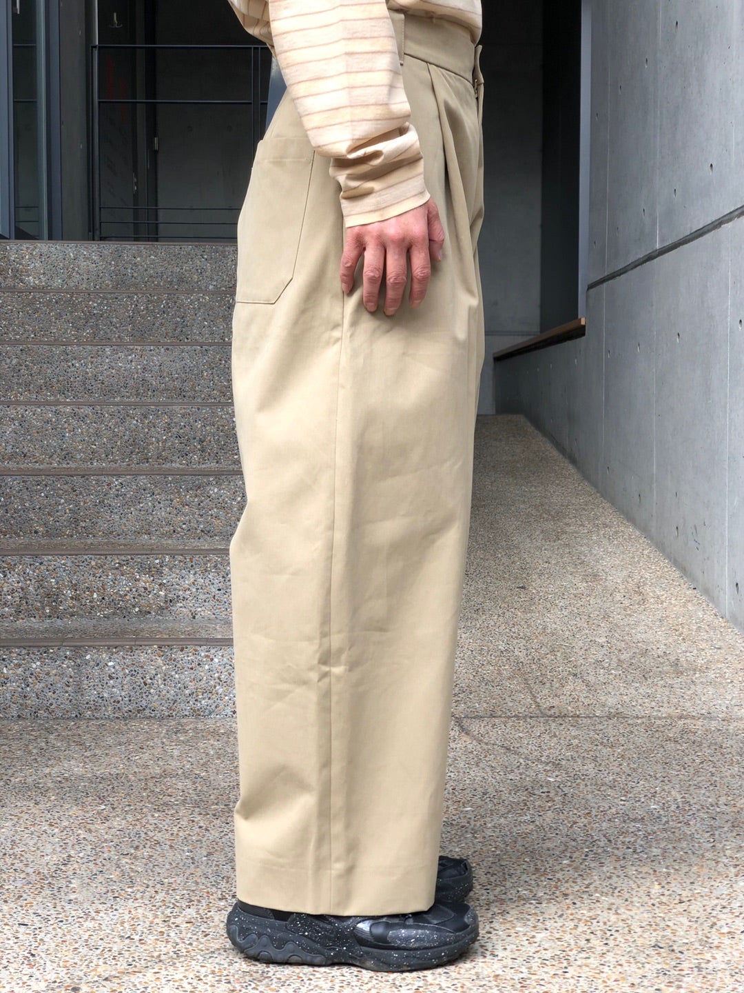 STUDIO NICHOLSON 「SORTE」VOLUME PLEAT PANTS TAN | ragazzo cultura