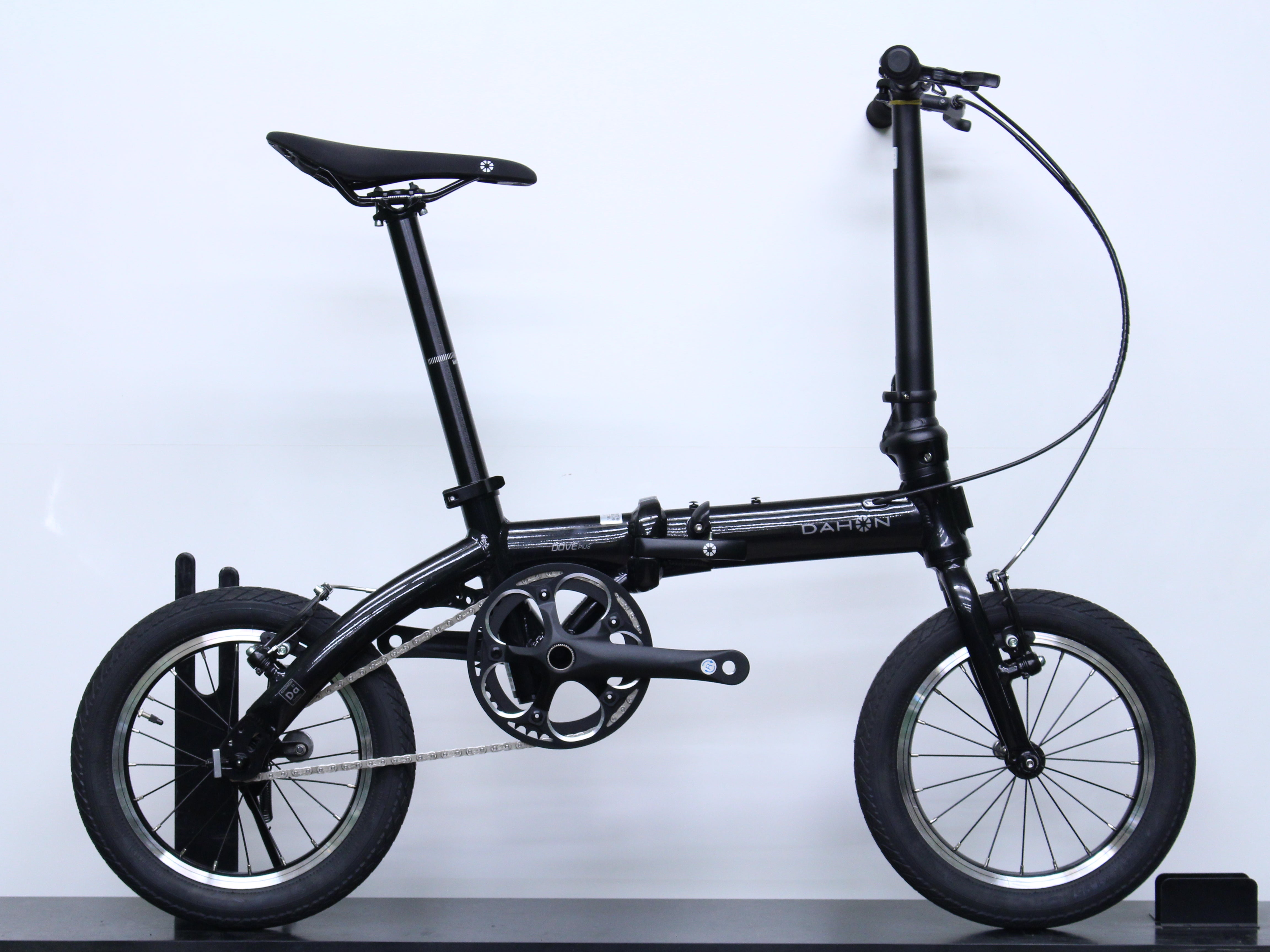 コンパクトなボディにワイドなタイヤ！DAHON Dove Plus 限定カラー
