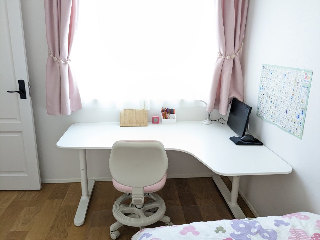 贅沢すぎる学習机！IKEAのベカントコーナーデスクを娘部屋に購入 | お