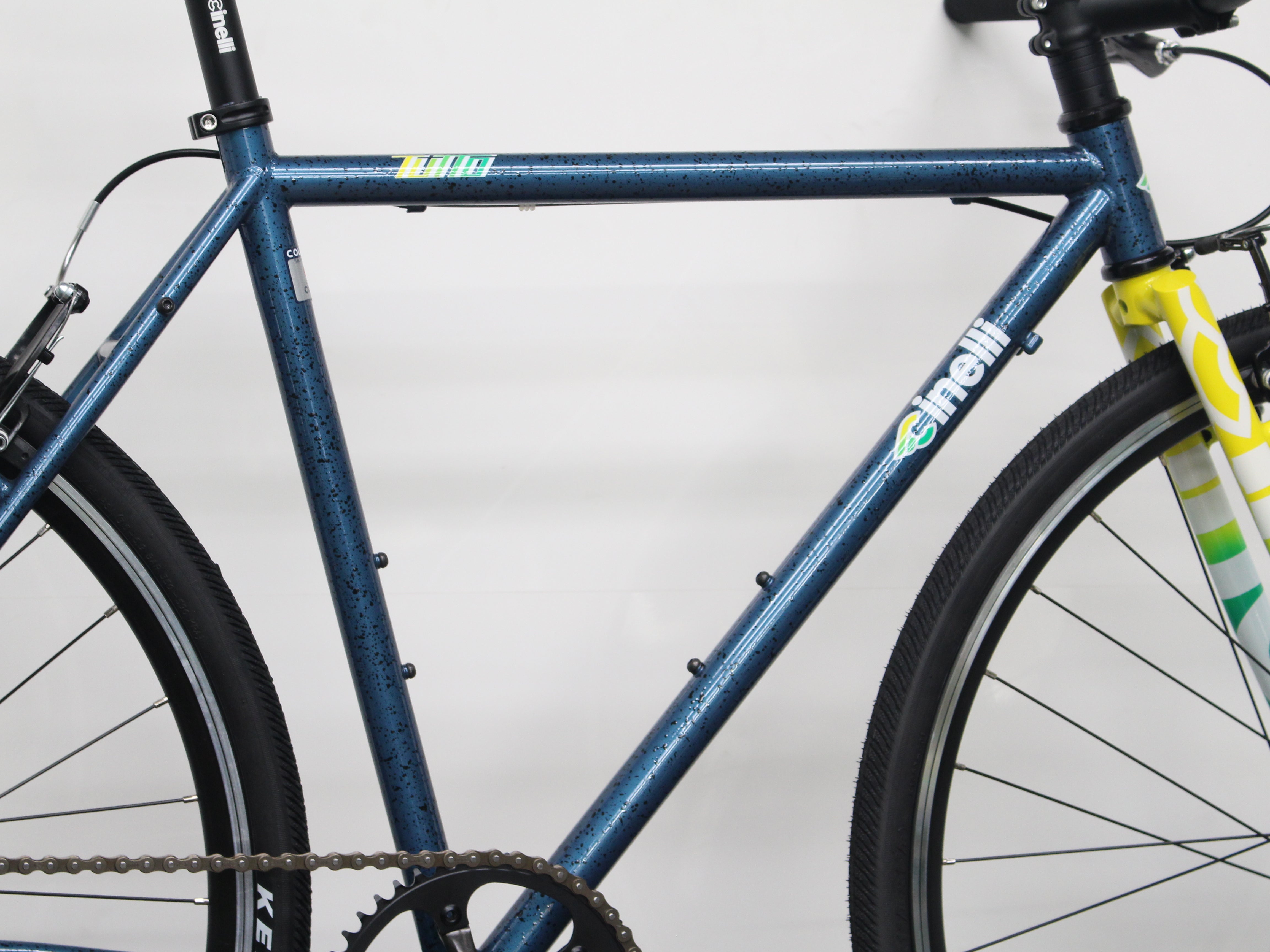 快適に無限の可能性をご覧いただきましょう。Cinelli Tutto Plus