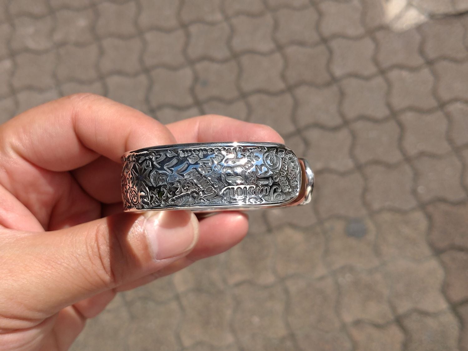 BWL / Wide Graffiti Bangle - Medium | BILL WALL LEATHER UENO