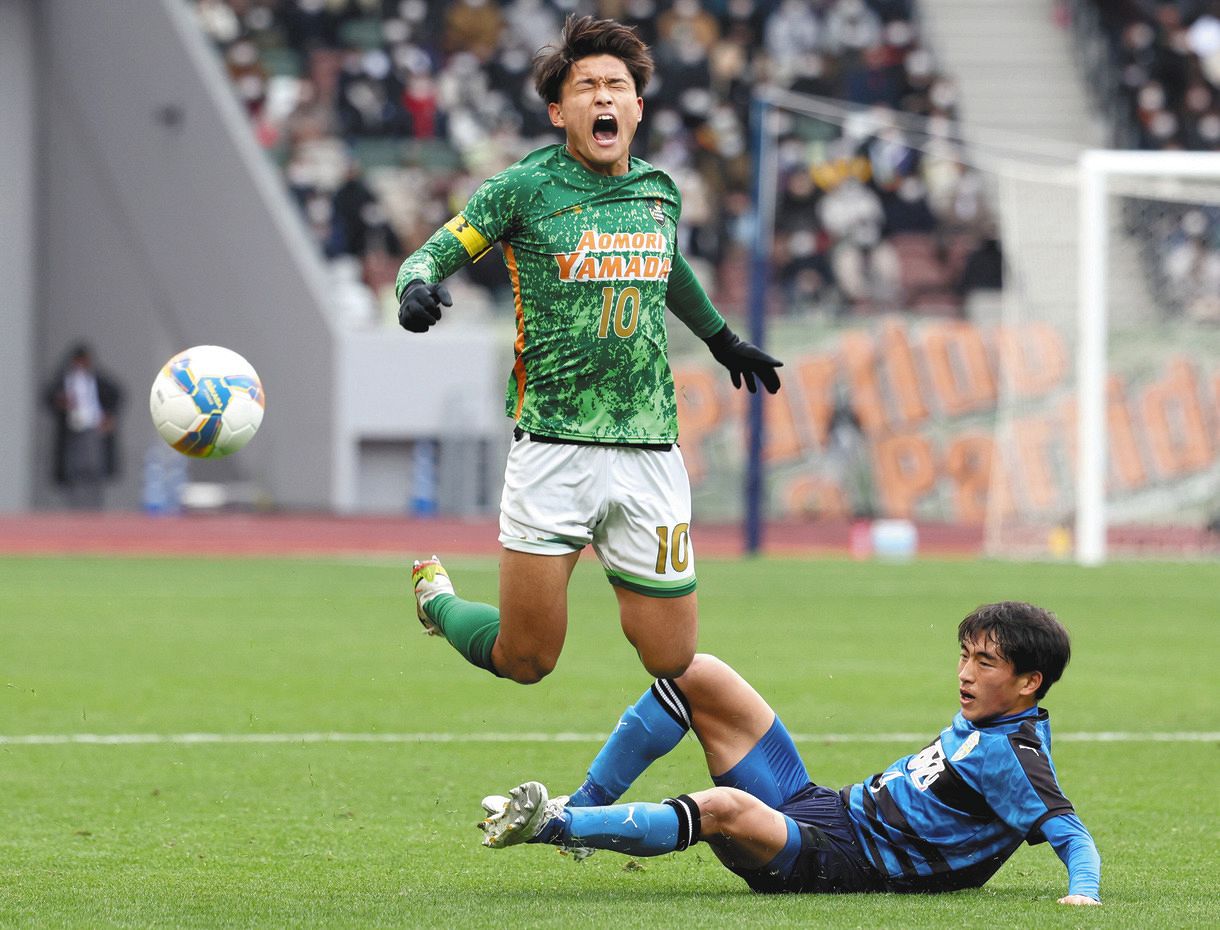 青森山田が2点リードして後半へ 丸山が37分に先制点【高校サッカー