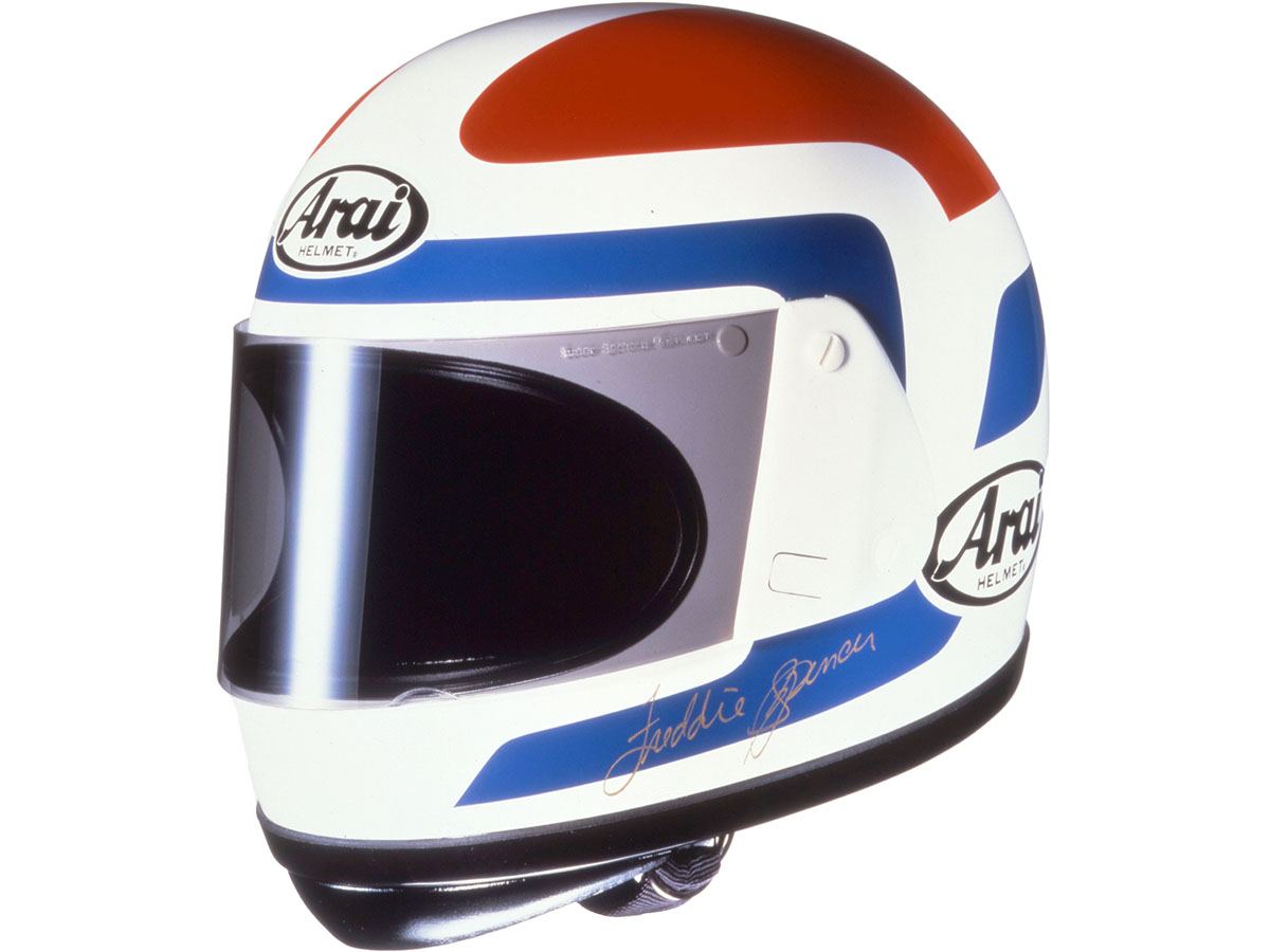 サーキットで鍛えられた安全をすべてのライダーに！ アライヘルメット