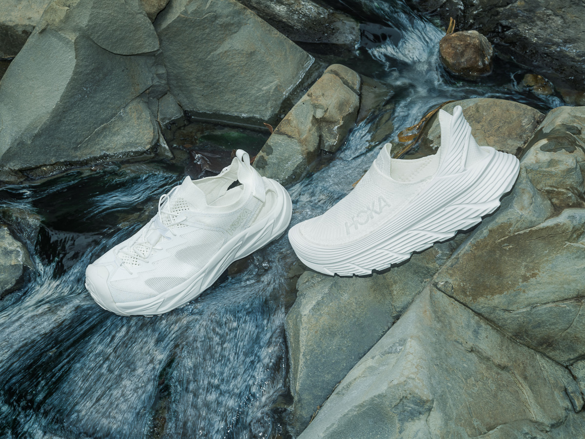 白スニーカー好き歓喜！HOKAの無染色モデルはかっこいいのに