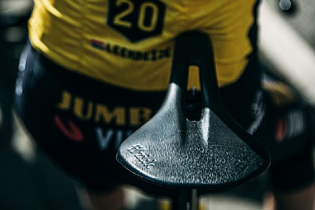 Fizik Vento Antares 00 Saddle [77E9Y00A0E000]