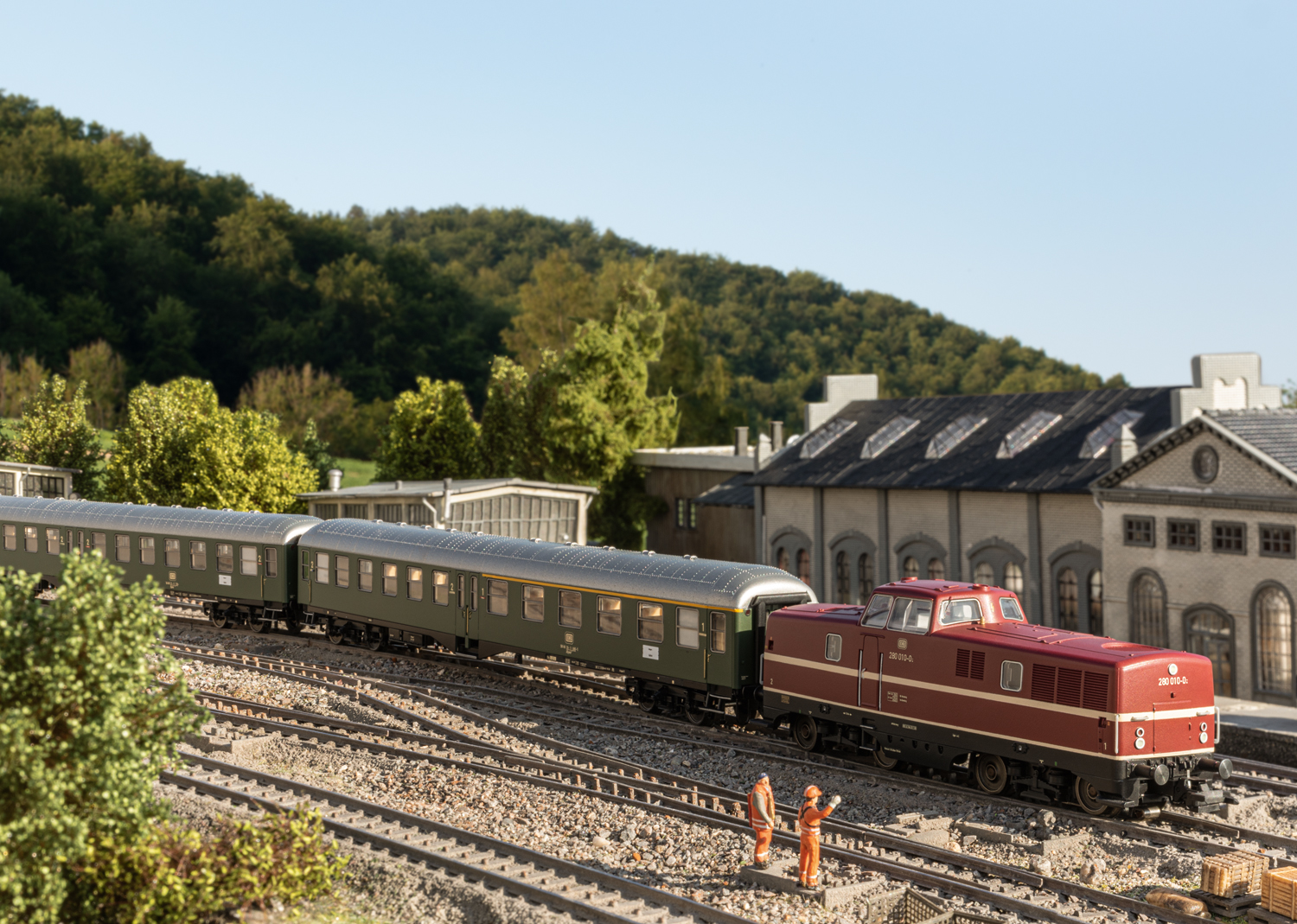 Class 280 Diesel Locomotive | Maerklin US